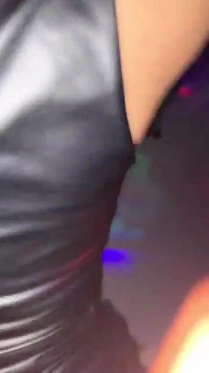 Follando con una puta en la discoteca