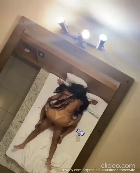 Conductor de camión hotwife teniendo sexo con su amante en el motel