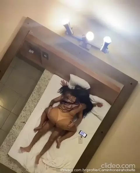 Conductor de camión hotwife teniendo sexo con su amante en el motel